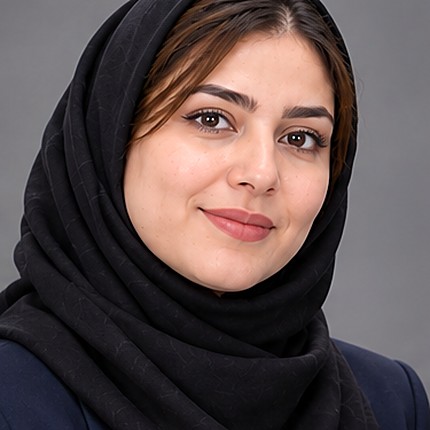خانم سیمین محمدی : تیم طراحی و UI/UX